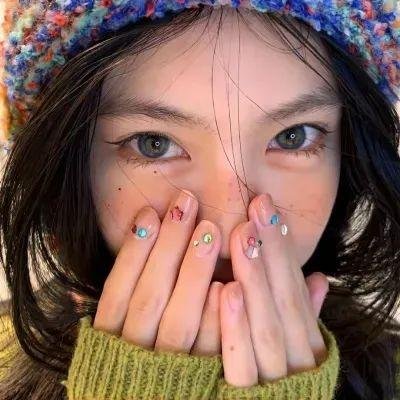 重生后，开局给校花一香蕉皮